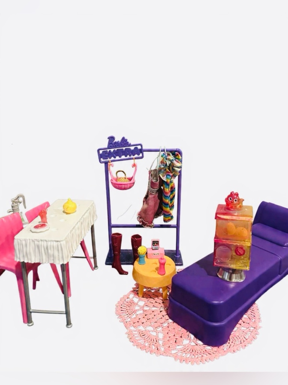 Purple Barbie Fashionista Dollhouse Bed closet Table Rug Toy Vending machine
